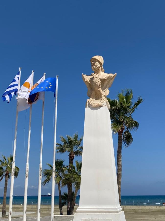 Ithaki Phinikoudes No. 205 * Λάρνακα